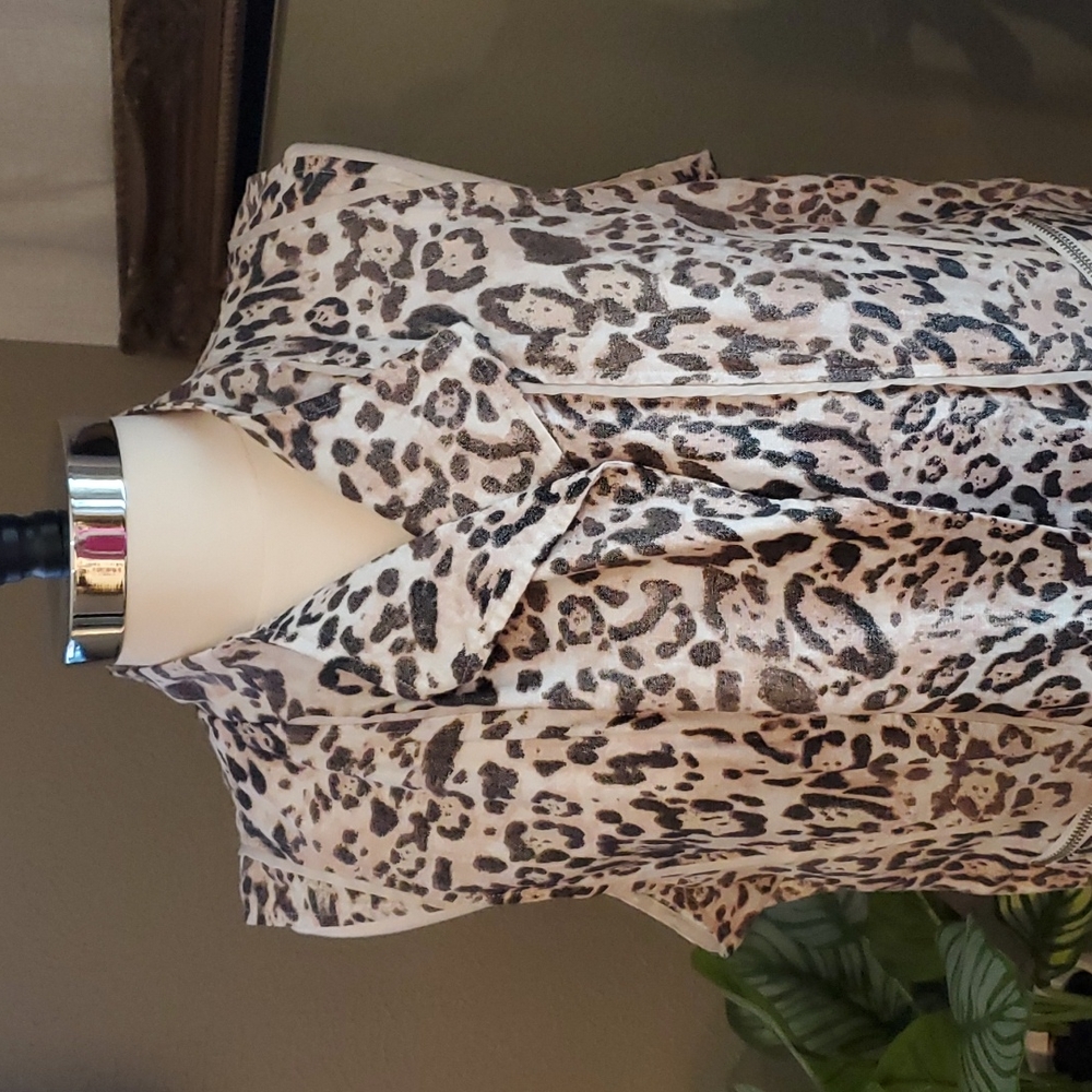 Chicos Leopard Linen Vest - Picture 2 of 13